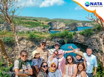 Nusa Penida Tour 2 hari 1 malam Broken Beach beach